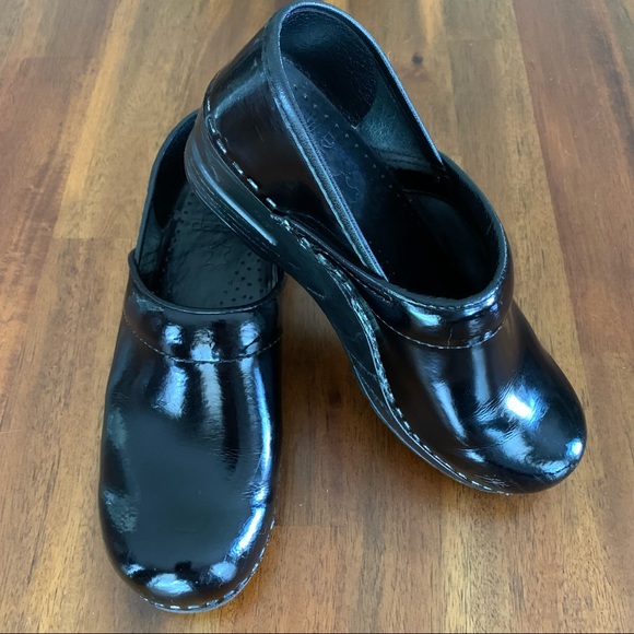 Dansko Professional Ladies Shoes - Picture 1 of 12